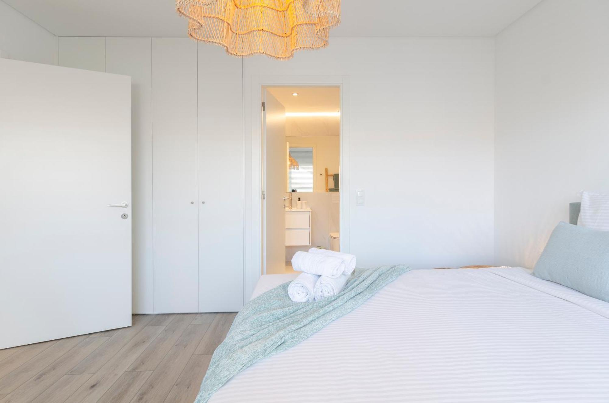 Mar A Vista - Condominium With Pool, Gym And Sea Views Nazare Room photo