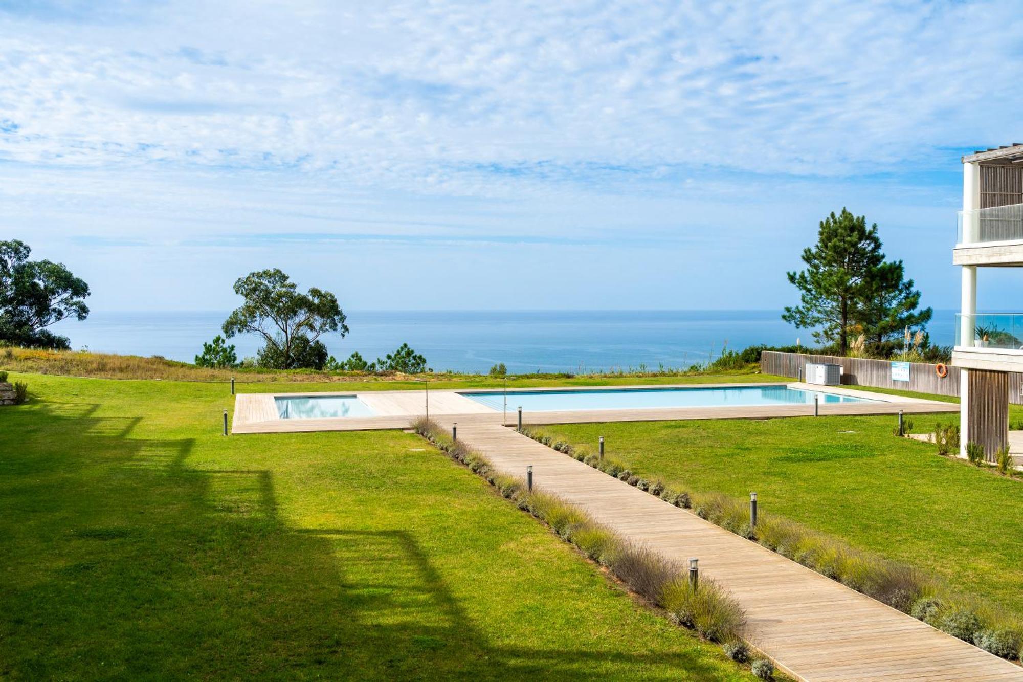 Mar A Vista - Condominium With Pool, Gym And Sea Views Nazare Room photo
