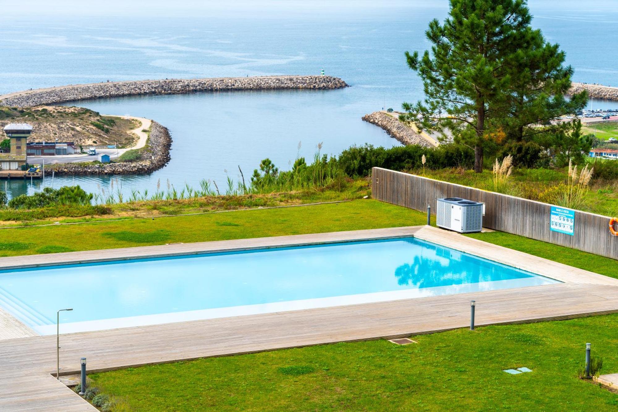 Mar A Vista - Condominium With Pool, Gym And Sea Views Nazare Room photo