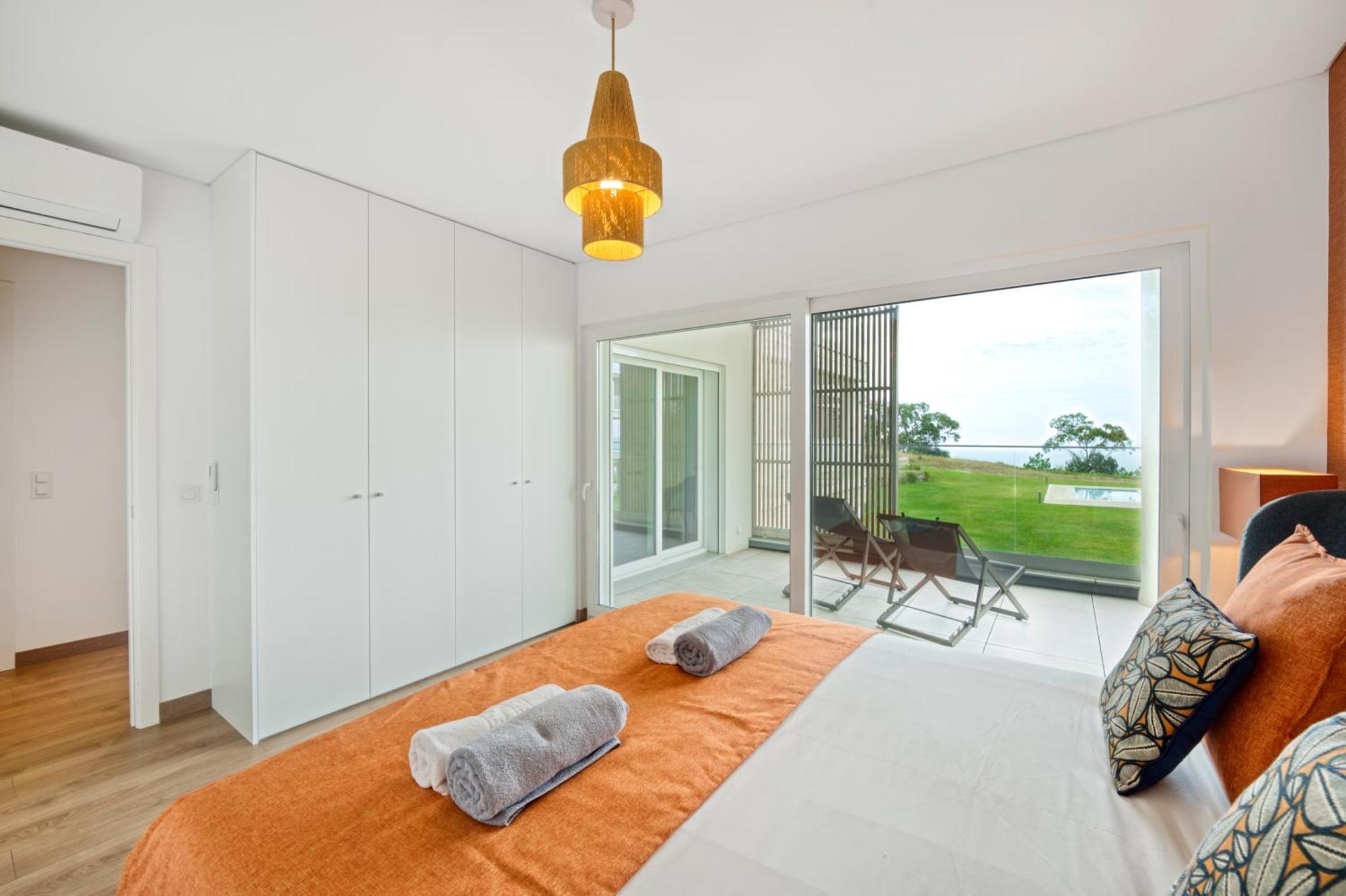 Mar A Vista - Condominium With Pool, Gym And Sea Views Nazare Room photo