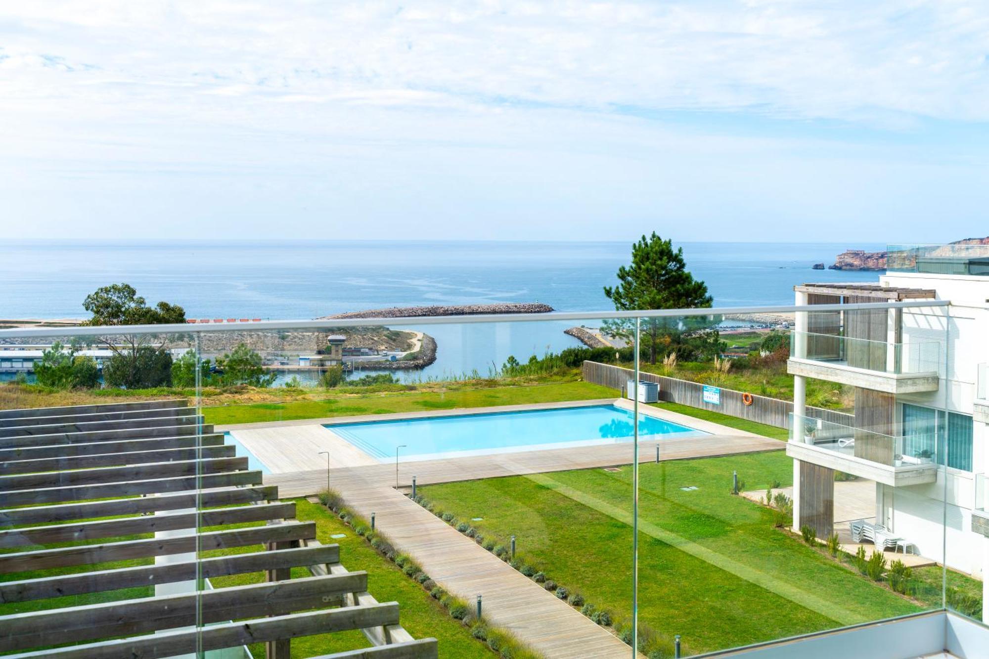 Mar A Vista - Condominium With Pool, Gym And Sea Views Nazare Room photo